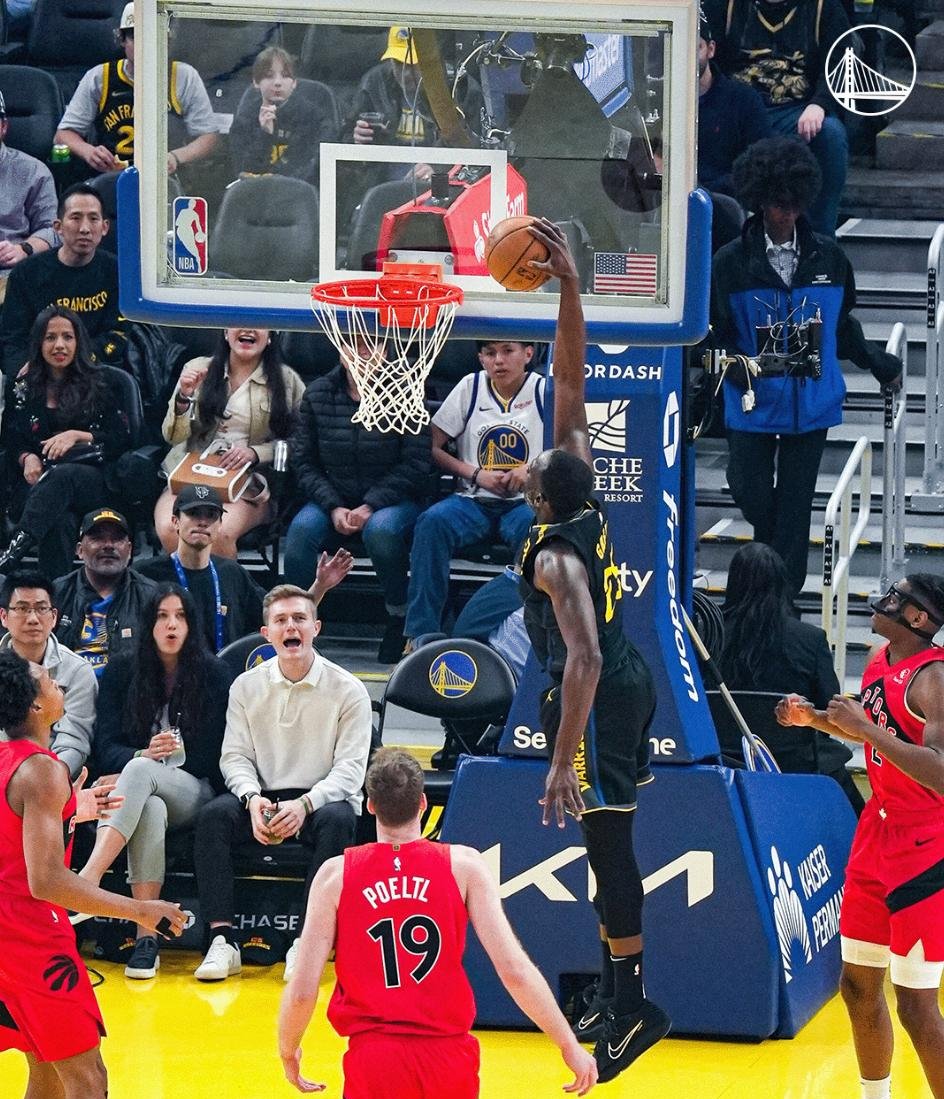 猛龙战胜对手,队员表现出色赢得掌声的简单介绍 猛龙战胜对手,队员表现出色赢得掌声的简单介绍