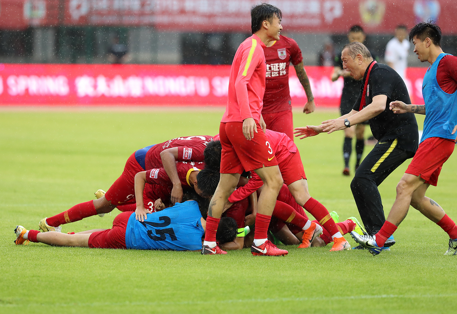 开云体育app-包含贵州恒丰终场平贵州智诚，双方争夺保级激烈的词条