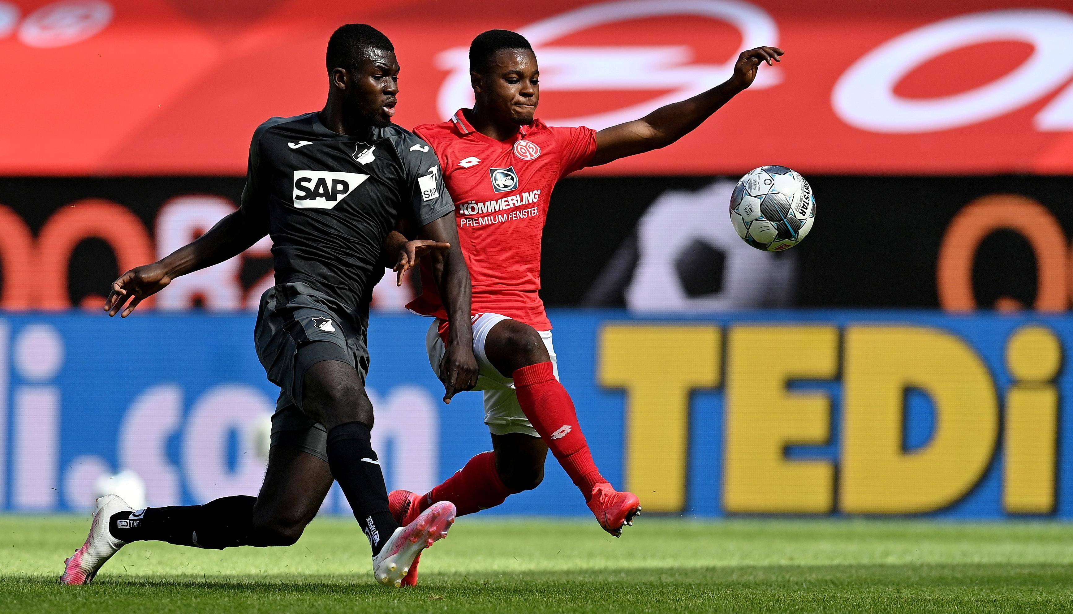 奥格斯堡客场告捷,继续德甲不败记录的简单介绍 奥格斯堡客场告捷,继续德甲不败记录的简单介绍