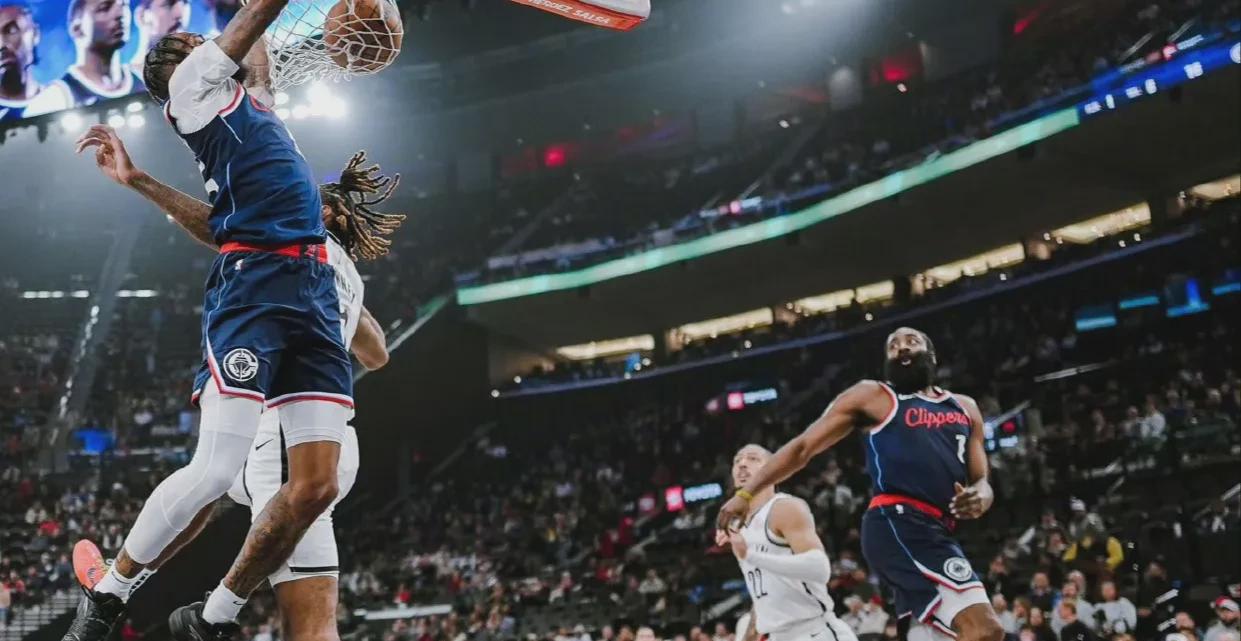 开云APP-经验老道球员发挥稳定，场上指挥有序掌控比赛的简单介绍