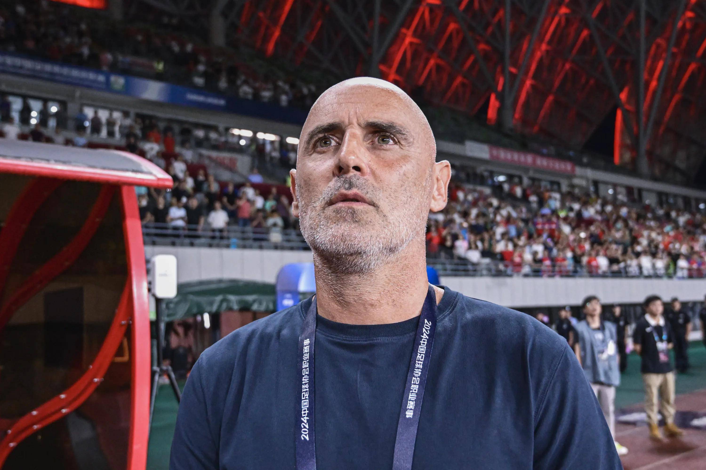 球队主帅战术成功,赢得球迷认可 球队主帅战术成功,赢得球迷认可