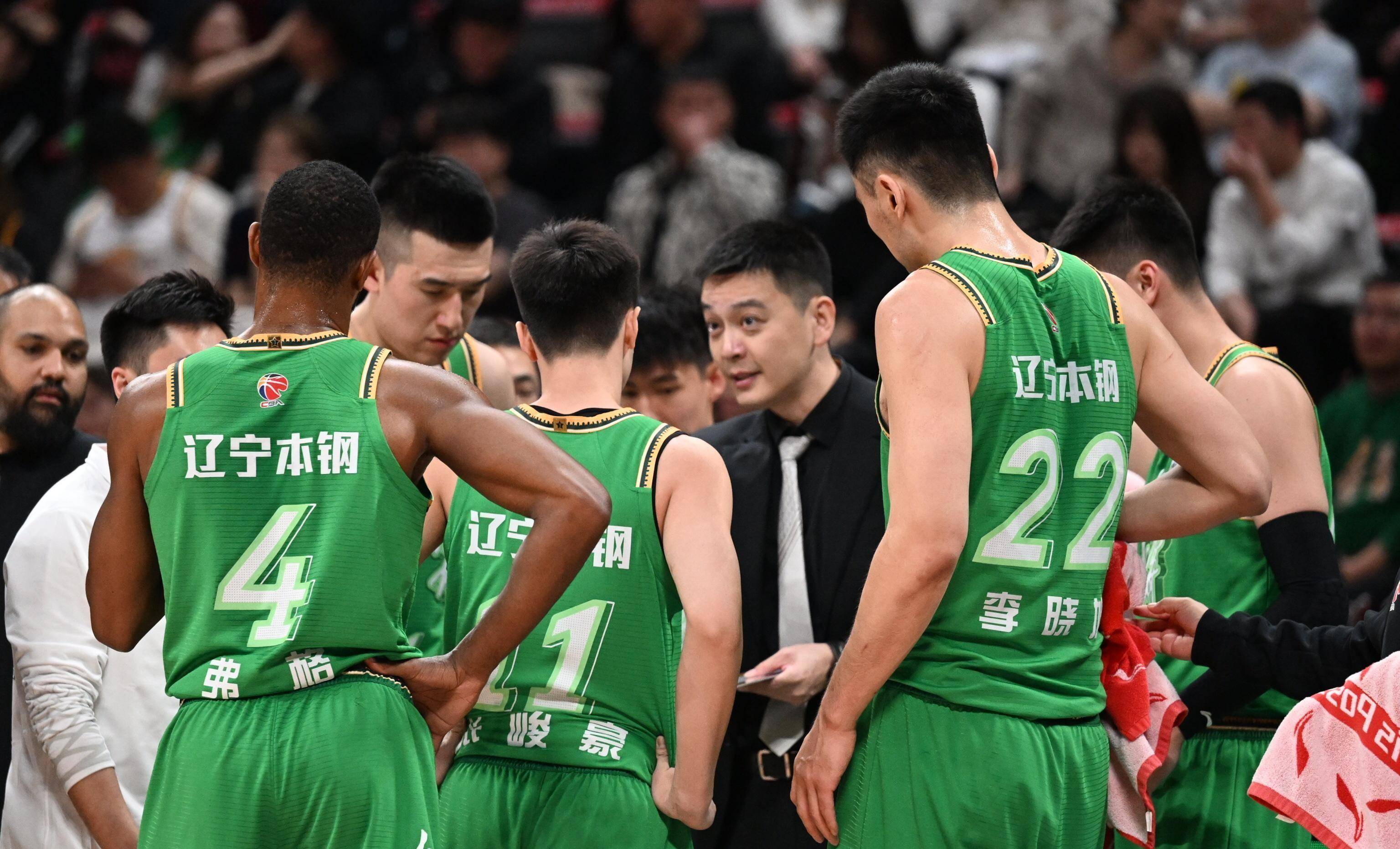 开云平台-球员赛前准备火力全开，对决火药味十足