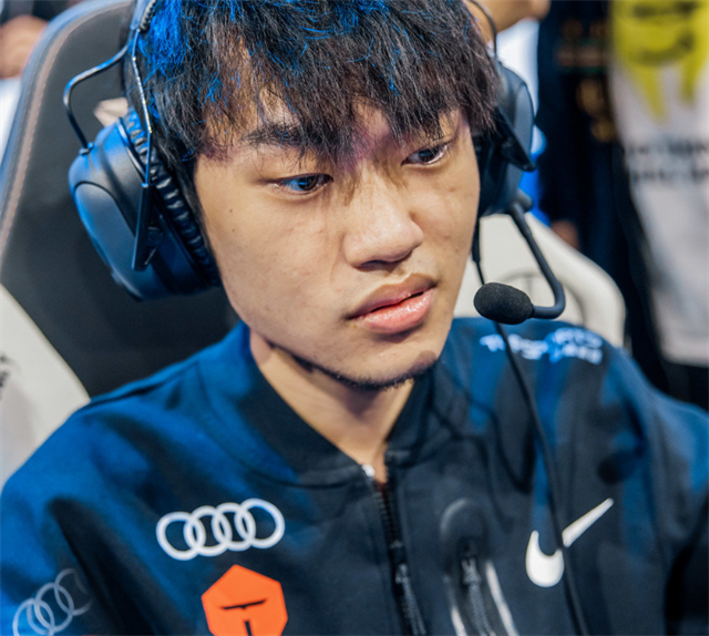 开云体育-HKA轻取WBG，Knight操刀奇招英雄翻盘鏖战多局入围赛，引爆全场热议