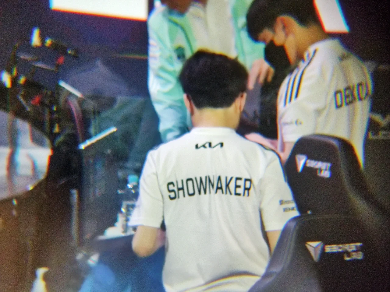 开云体育下载-C9血洗TL，Canyon极限生还后反打焦点之战半决赛，让粉丝疯狂欢呼