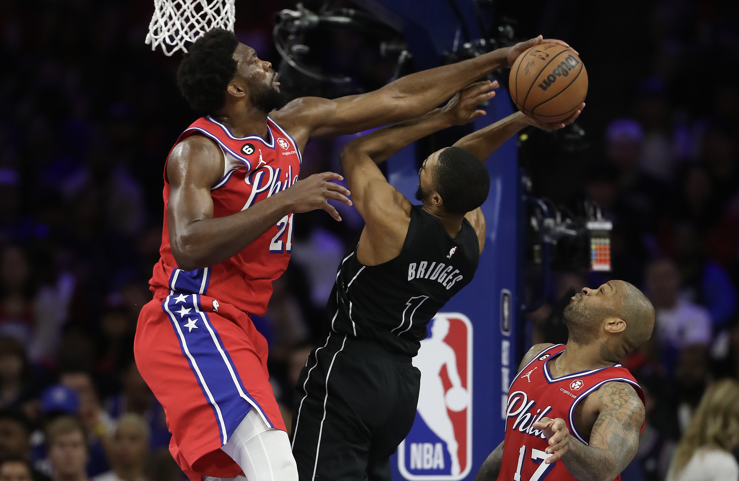 开云APP-76人队大胜马刺，终结对手主场不败纪录