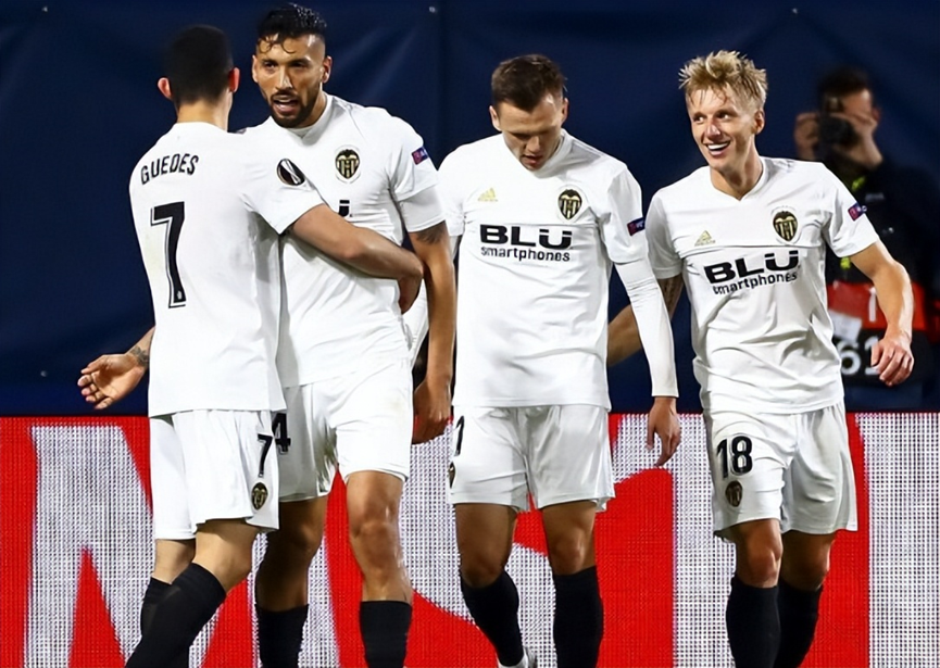 开云体育-华伦西亚客场对阵埃瓦尔，展望全取三分