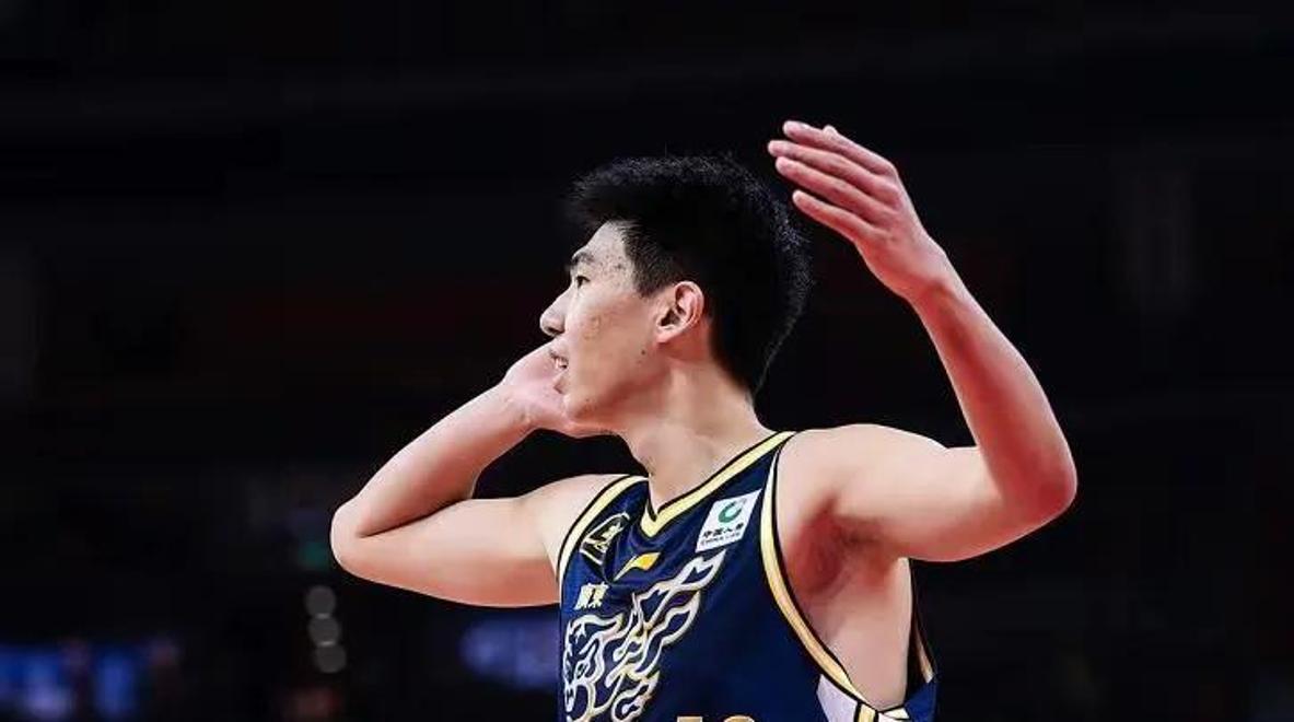 广东篮球队再胜一场，领先积分榜