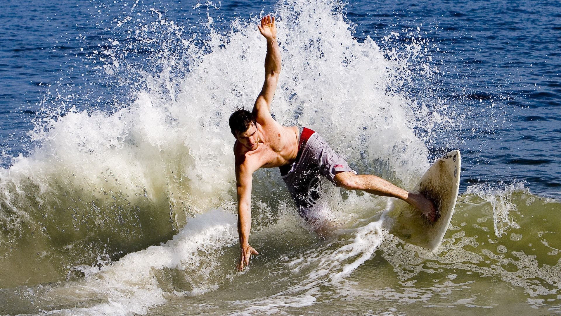 跨界风暴，巴拉圭足球闪电战塞内加尔，德布劳内F1首秀颠覆赛道