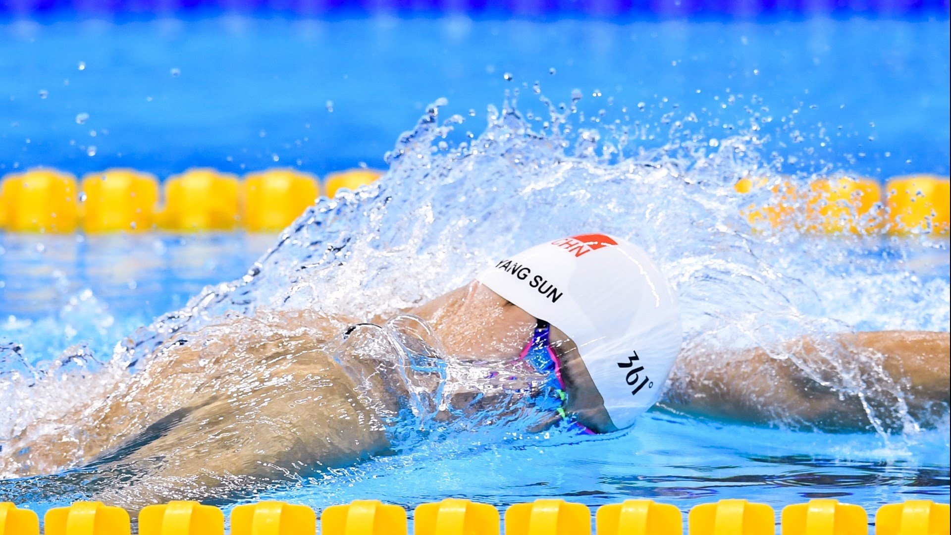 开云体育入口-双面镜像，达拉斯的独行侠与济南的高诗岩，两个赛场的同频奇迹