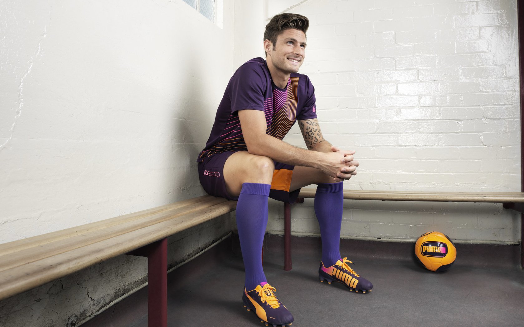 开云体育入口-唯一之战，红牛车队力克红牛二队，诺里斯统治全场创历史